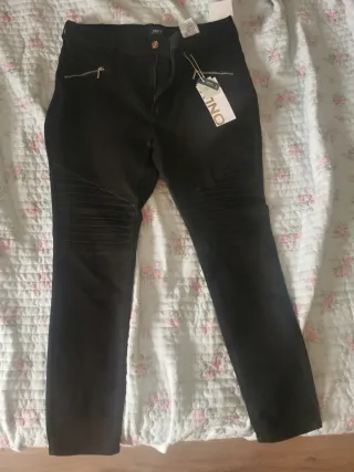 Pantalón ONLY negro tiro alto motero