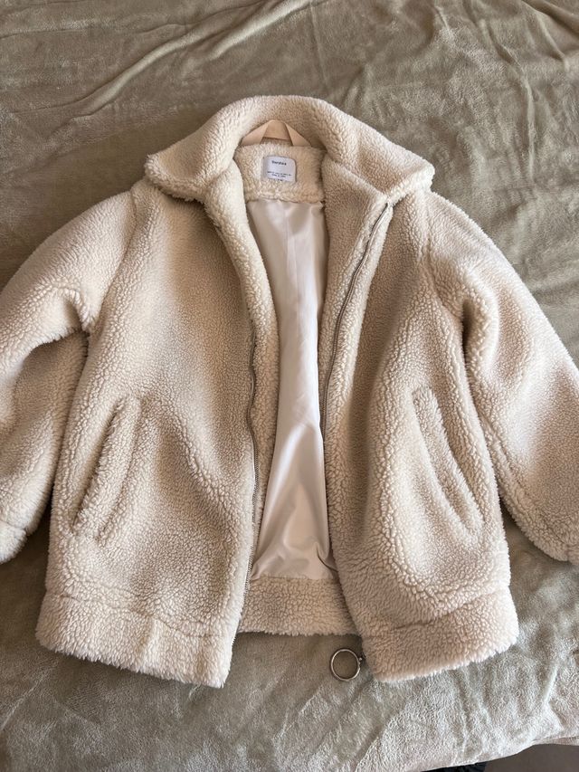 Abrigo Bershka Beige Peluche