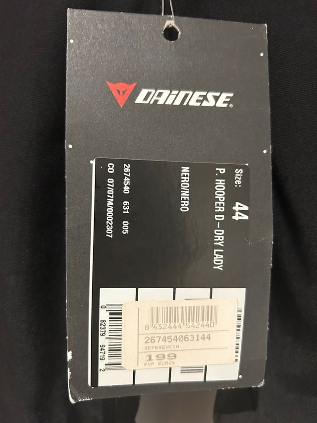 Chaqueta  Alpinestars y pantalon negro dainese