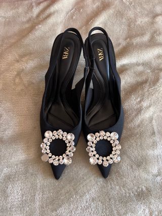 Zapatos de tacón Zara con pedrería