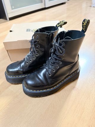Dr. Martens Jadon Negras