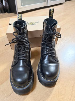 Dr. Martens Jadon Negras