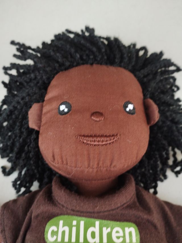 Muñeca Vertbaudet UNICEF de tela