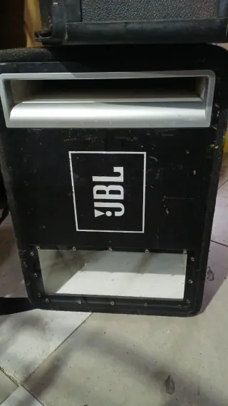 Altavoz JBL 200W