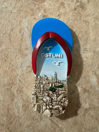 calamita ostuni puglia a forma di infradito