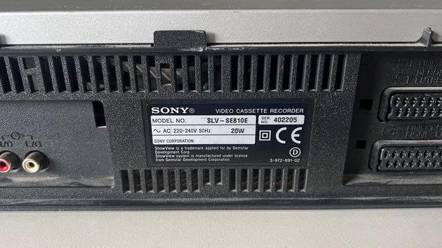 Sony VIDEO CASSETTE RECORDER SLV
Model SLV SE810E