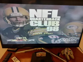 Console Nintendo 64 grigia e nera