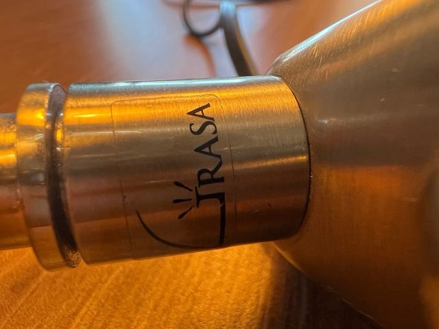 Flexo metálico (incluye bombilla)