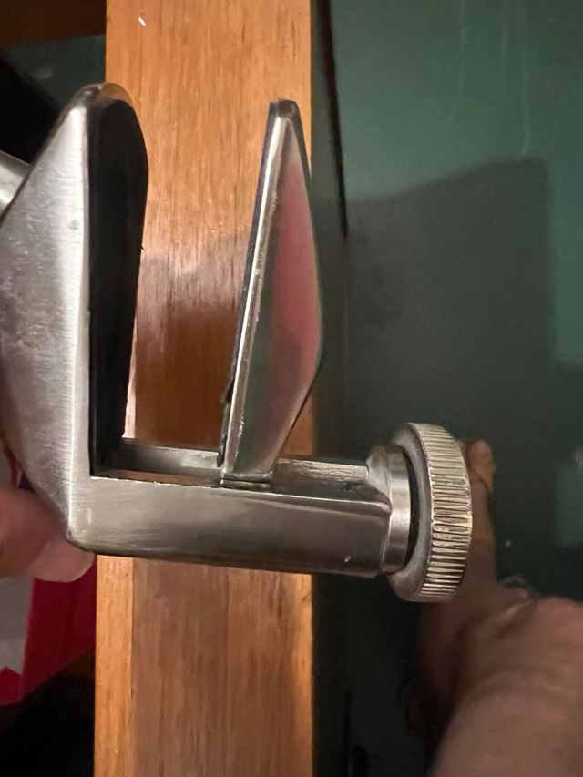 Flexo metálico (incluye bombilla)