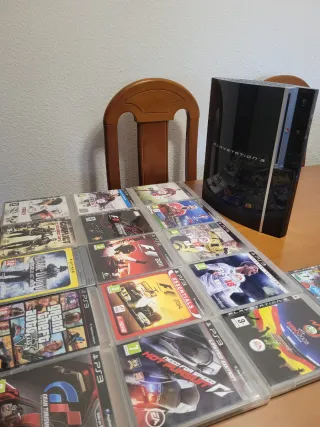 Consola PS3 Negra + 16 Juegos + mando + cables