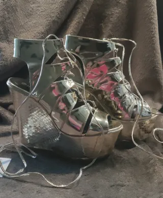 Sandalias Plataforma Doradas Tulipano Talla 40