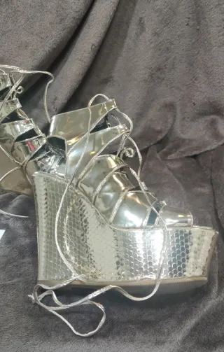 Sandalias Plataforma Doradas Tulipano Talla 40