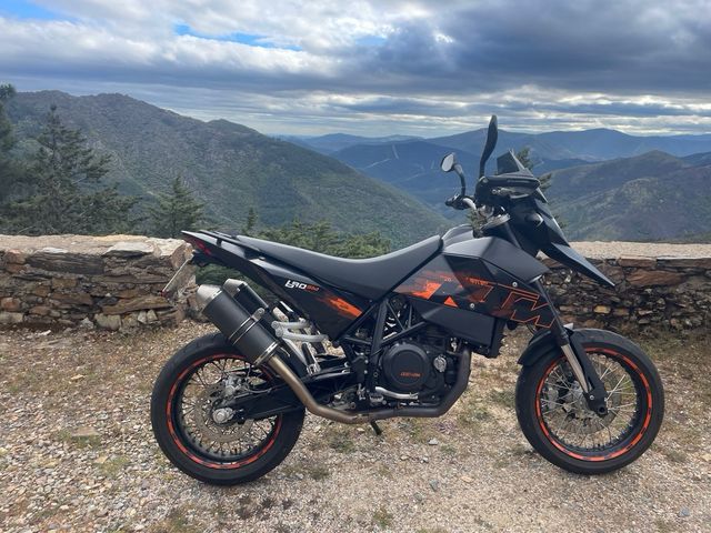 ktm supermotard 690