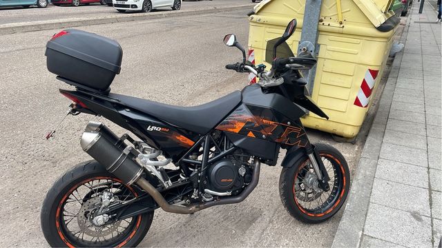 ktm supermotard 690