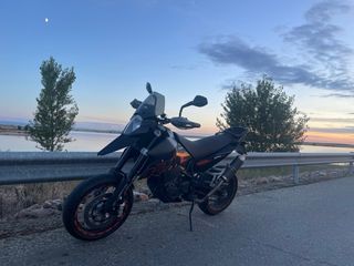 ktm supermotard 690