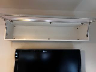 Mueble de sala gris y blanco