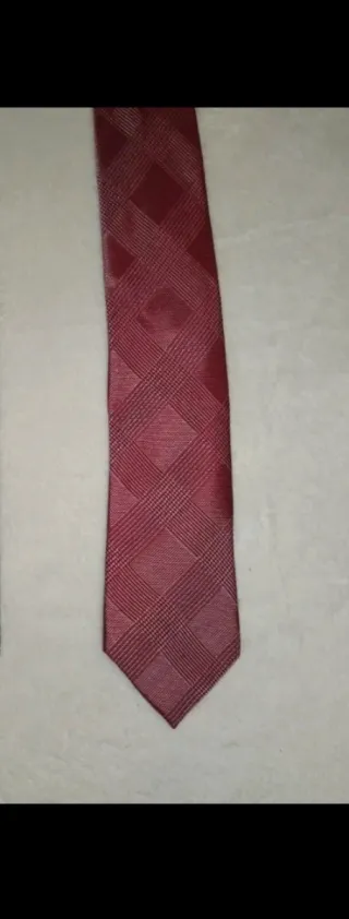Corbata roja Dustin El Corte Inglés