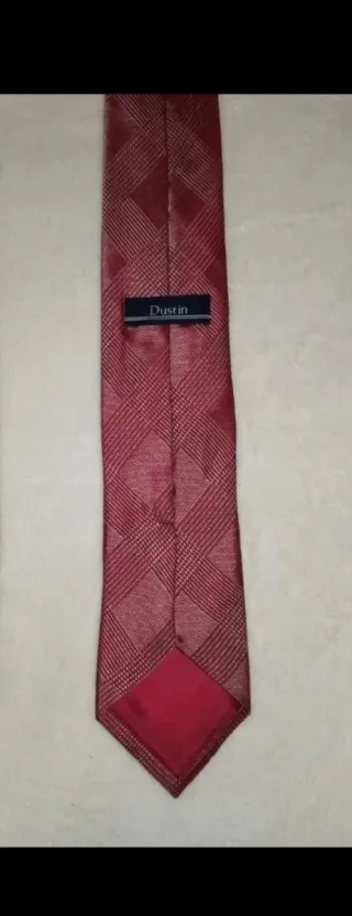 Corbata roja Dustin El Corte Inglés