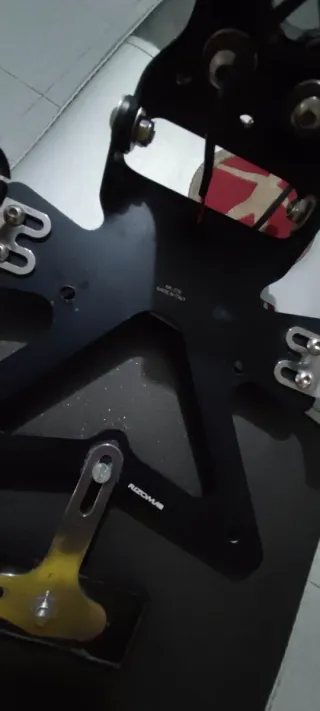 Portamatrículas Rizoma R6 2007