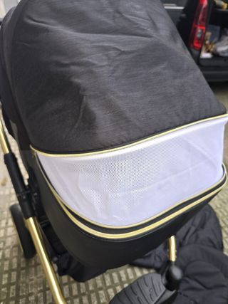 Carro de bebé negro y dorado adamex