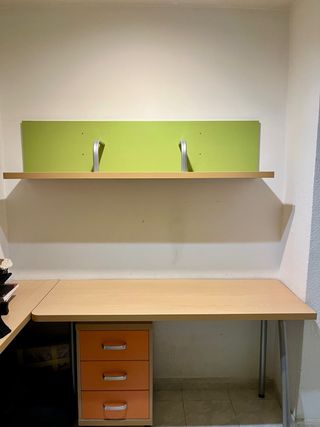 Escritorio de madera y metal VENTA JUNTO AL OTRO