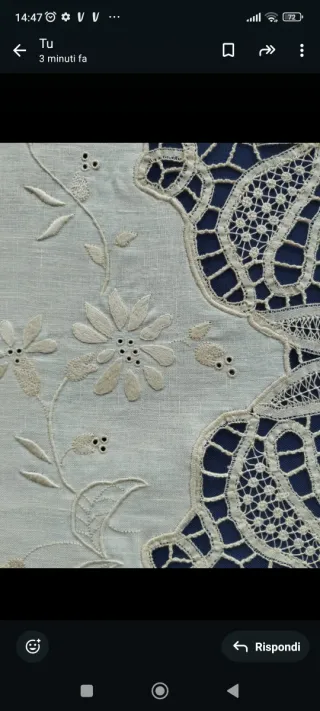 Centro tavola/ runner ricamato a mano