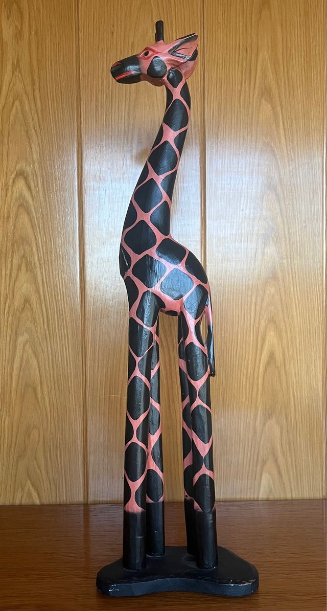 Jirafa decorativa de madera