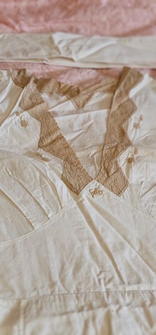 Camisón, pantalón y blusa vintage.