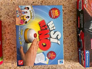 Lotto di 9 giocattoli e giochi da tavolo