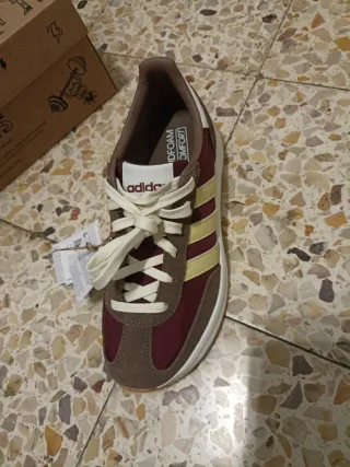 Adidas Run 70s Nuevas
Marrón
Sin abrir