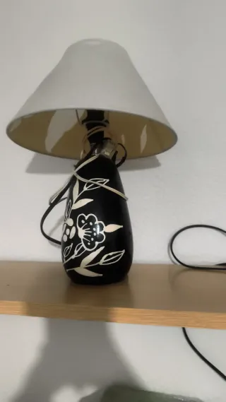 Comodino a 2 lampade con design floreale