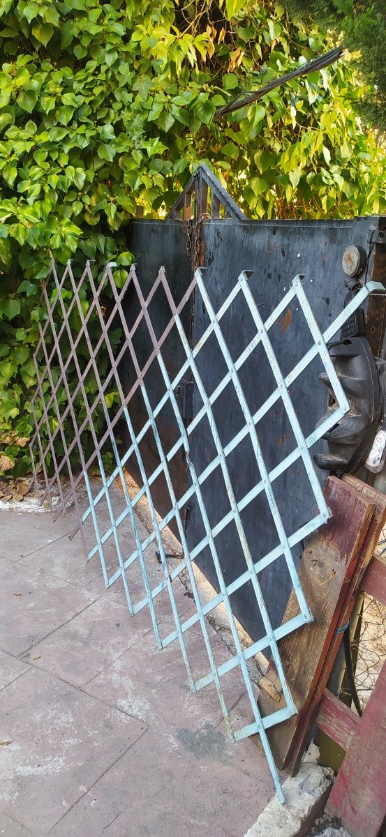 Reja antigua hierro forjado...medidas 130x240cm.