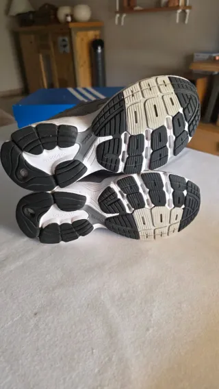 Scarpe grigie da donna Adidas Astir