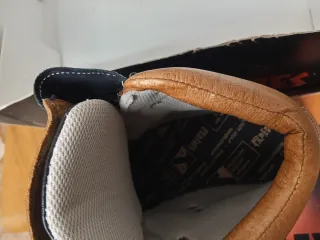 Botas de montaña Paredes. Talla 38