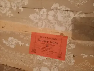 Baúl antiguo de madera y metal. "Steamer trunk"