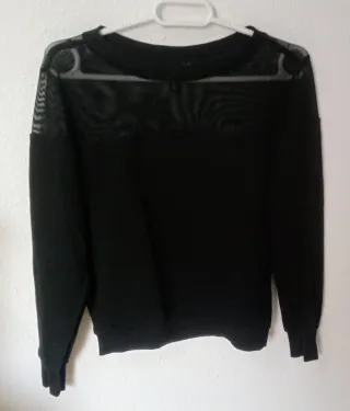 Sudadera H&M negra con transparencias