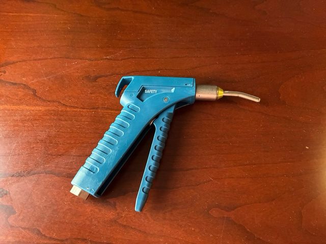 Pistola soplado de aire Legris.