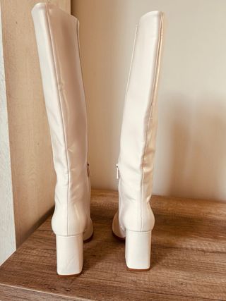 Botas altas beige punta cuadrada tacón
