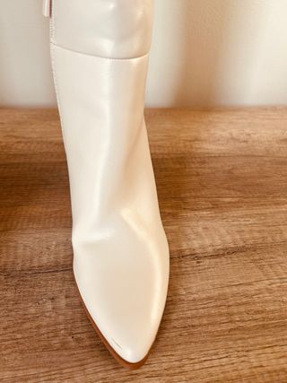 Botas altas beige punta cuadrada tacón