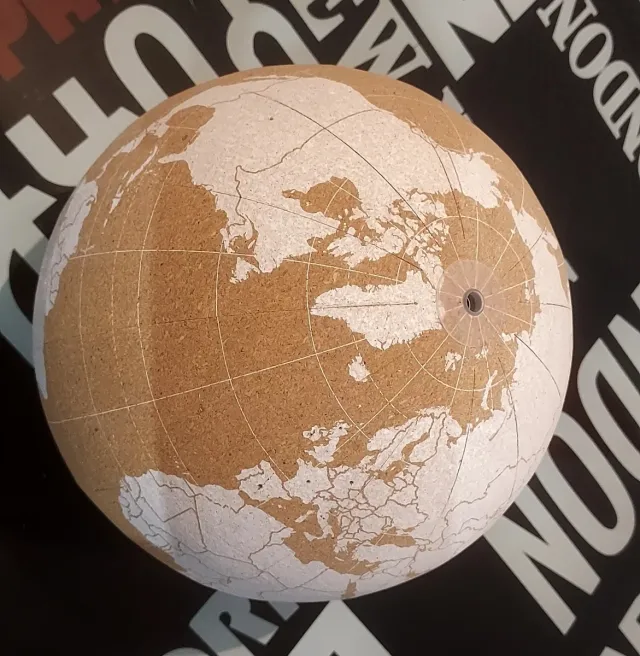 Globo terráqueo de corcho para pins