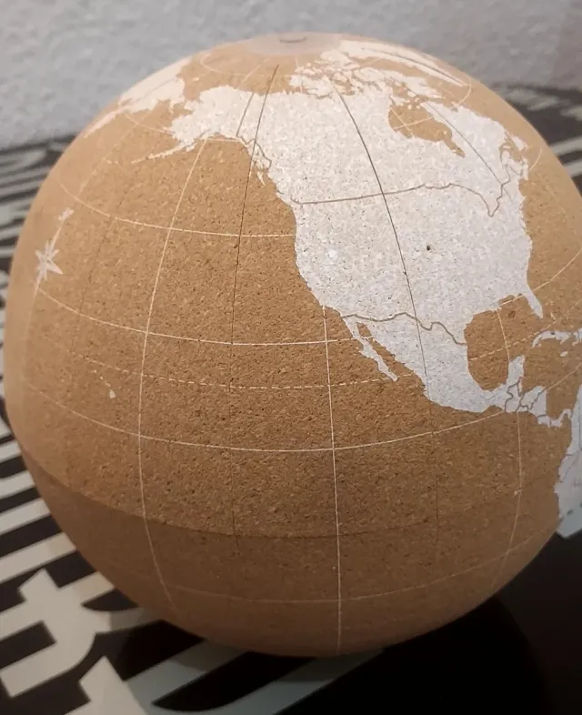 Globo terráqueo de corcho para pins