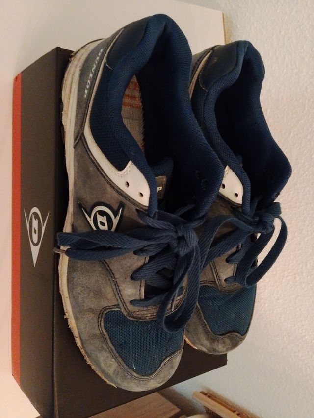 Zapatos de trabajo Dunlop negros y rojos