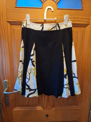 Falda corta Divina Providencia Talla 40