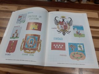 Lote de revista y dos patrones para punto de cruz