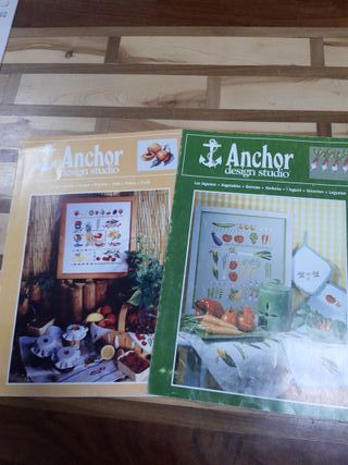 Lote de revista y dos patrones para punto de cruz