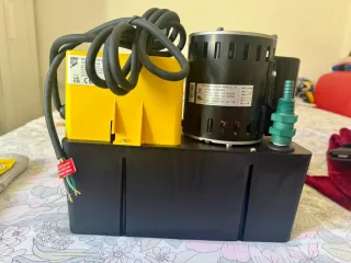 Bomba de condensados negra y amarilla