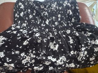 falda floral negro y blanco