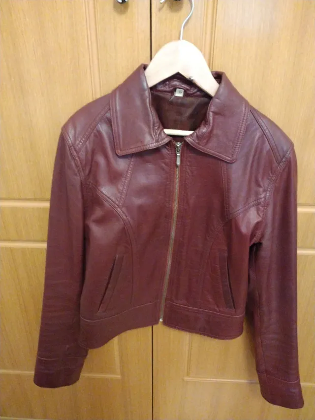 Cazadora de cuero granate
