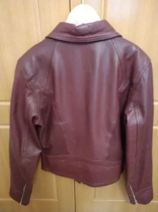 Cazadora de cuero granate