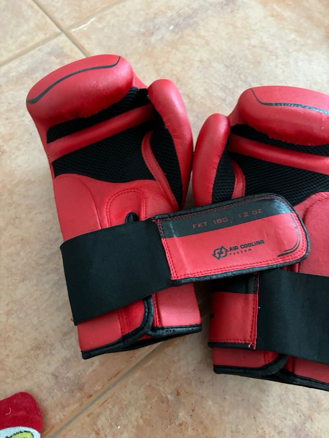 Guantes de boxeo rojos Domyos